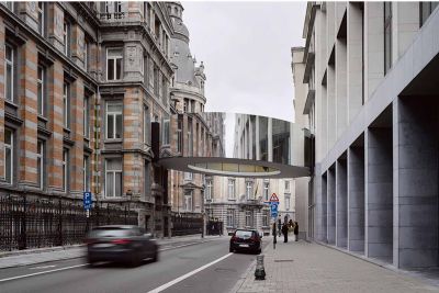 Une passerelle unique garantit aux parlementaires une traversée au sec